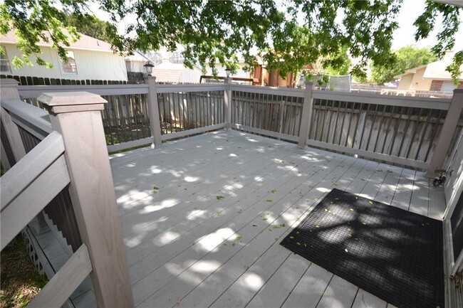 Building Photo - 1803 Ascot Ln