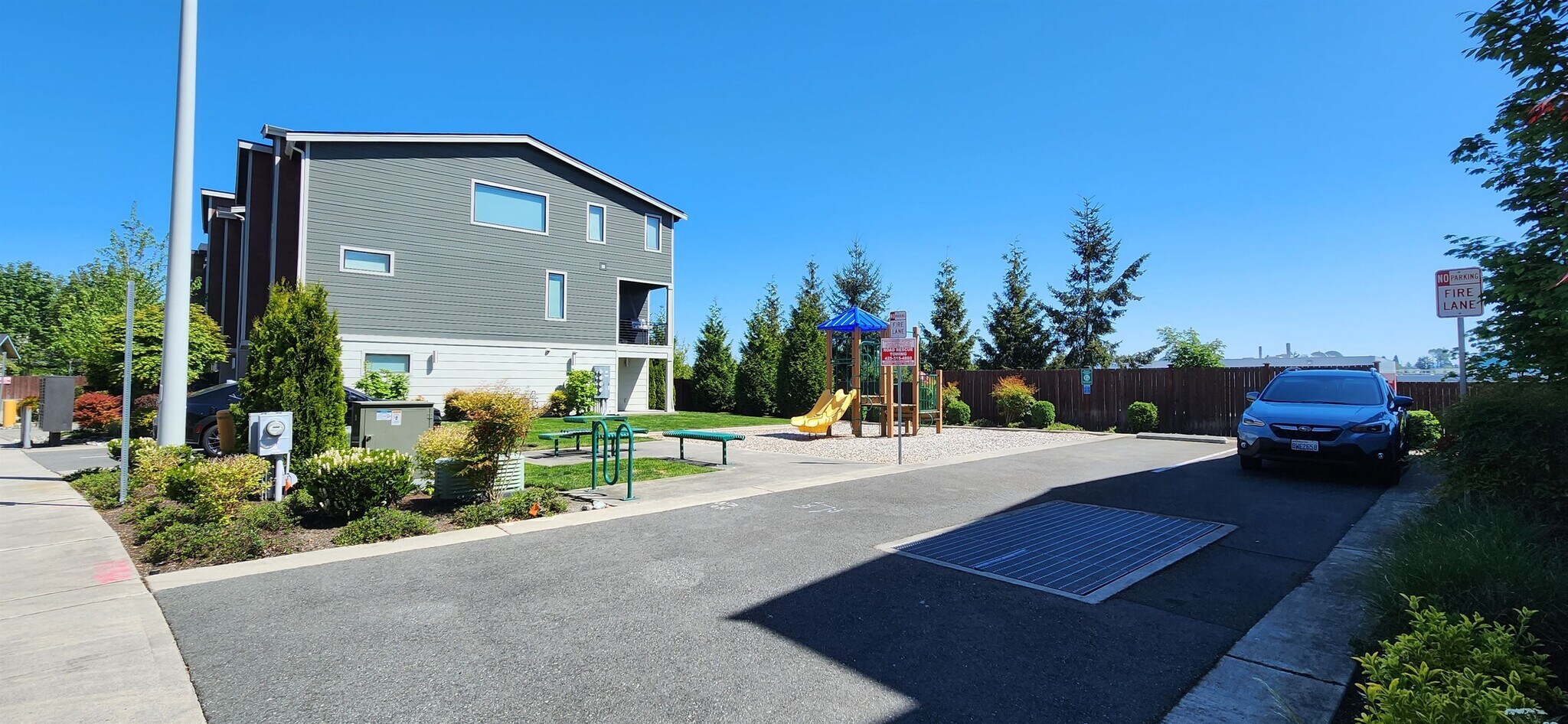 Building Photo - 16021 Manor Way