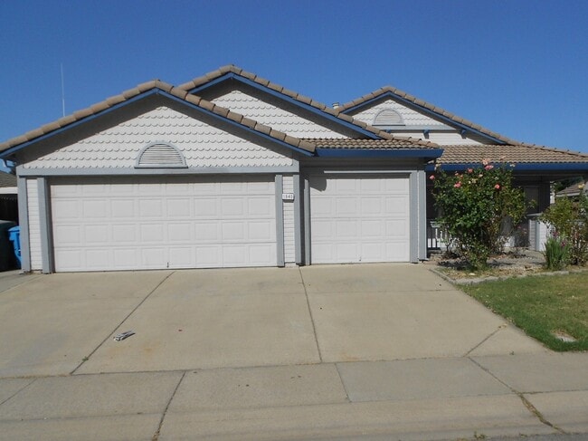 Primary Photo - 4 bedroom 2 bath house in Yuba City
