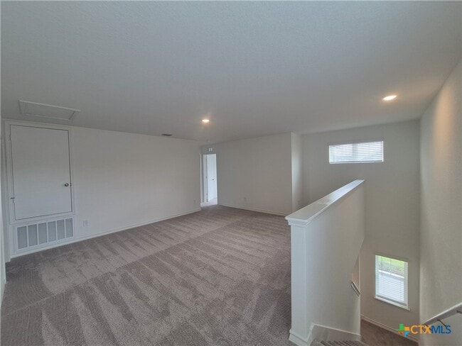 Building Photo - 942 Bluegrass Pt