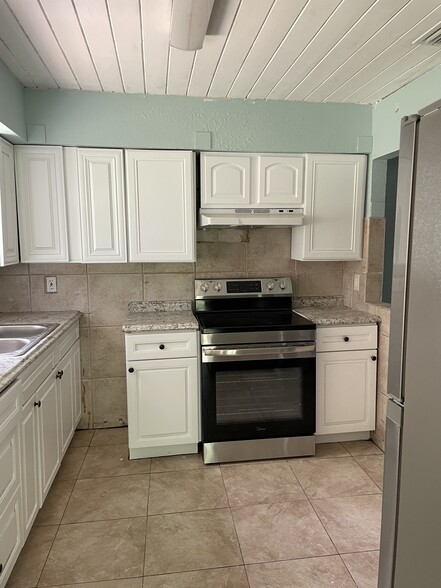 Kitchen - 128 McCoy Dr