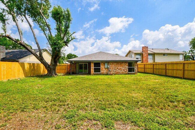 Building Photo - 17022 Quail Park Dr
