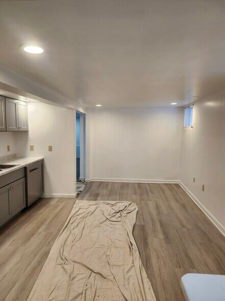 Building Photo - 4 Church St