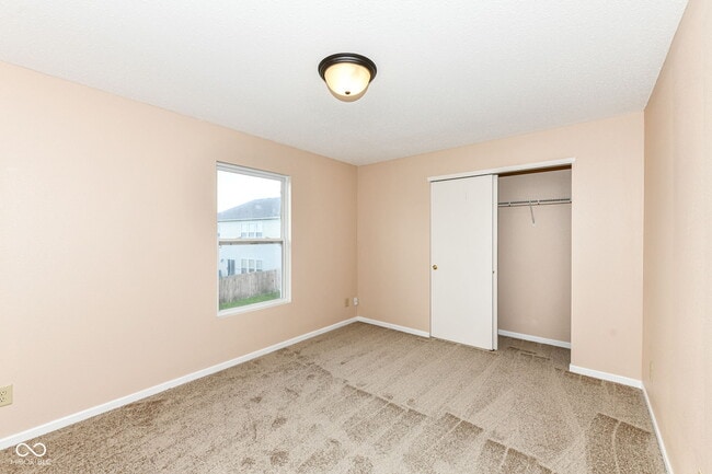 Building Photo - 1155 Redwood Dr