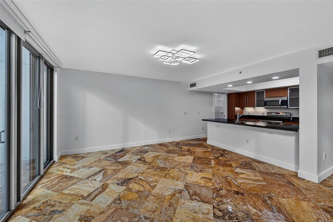 Building Photo - 900 SE 2nd St