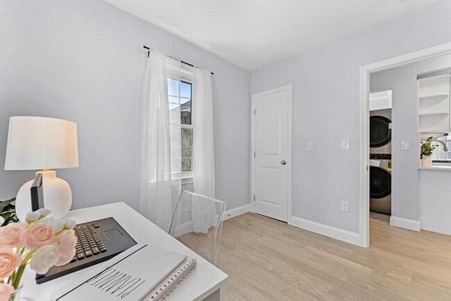 Building Photo - 125 Redlands Rd