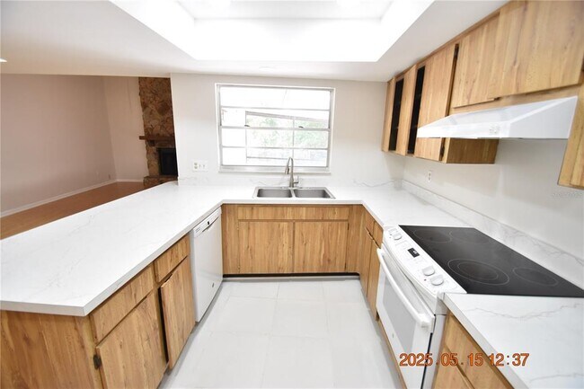 Building Photo - 4008 Briarlake Dr