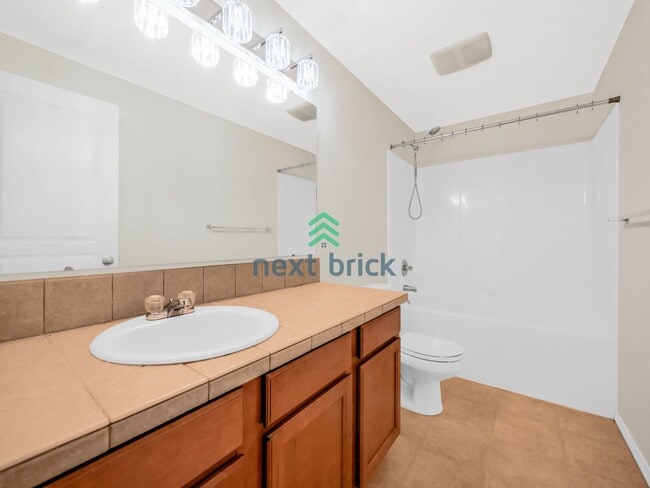 Building Photo - Charming 4 Bed 2.5 Bath for Rent!