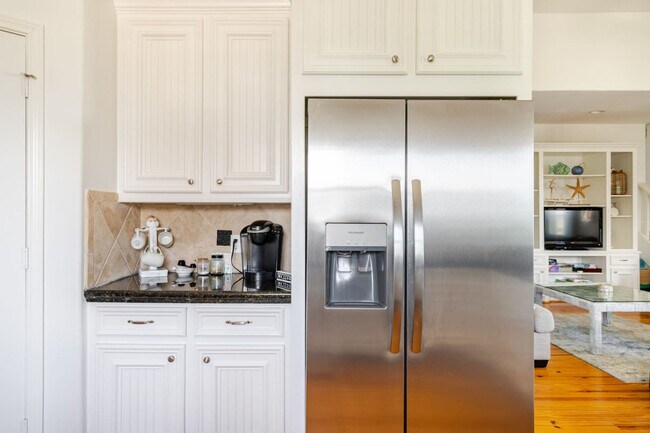 Building Photo - 814 Helen Blvd