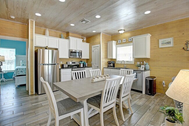 Building Photo - 1617 S Station St