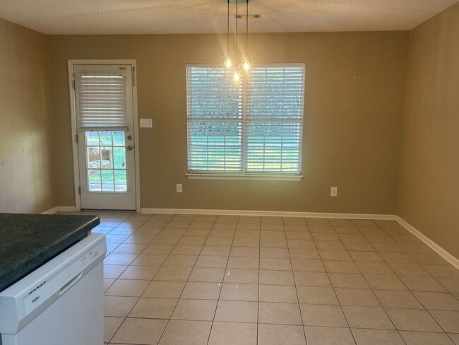 Building Photo - Prime Location * Evans Home * Screened Porch