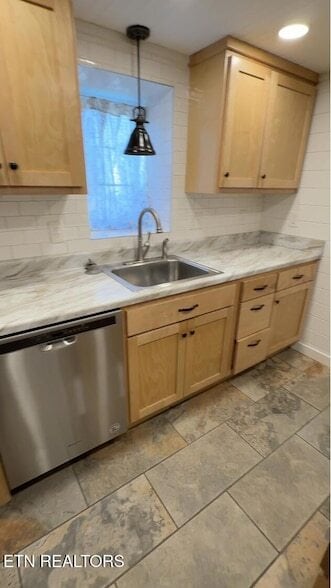 Building Photo - 167 Garden Rd