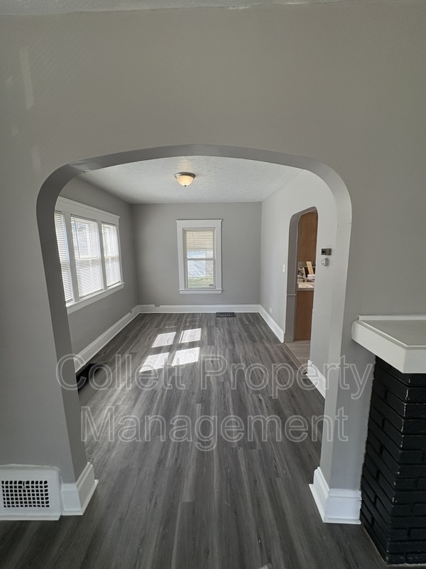 Building Photo - 3058 W 116th St