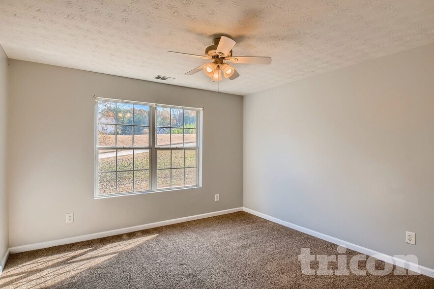 Building Photo - 1401 Lancaster Ct