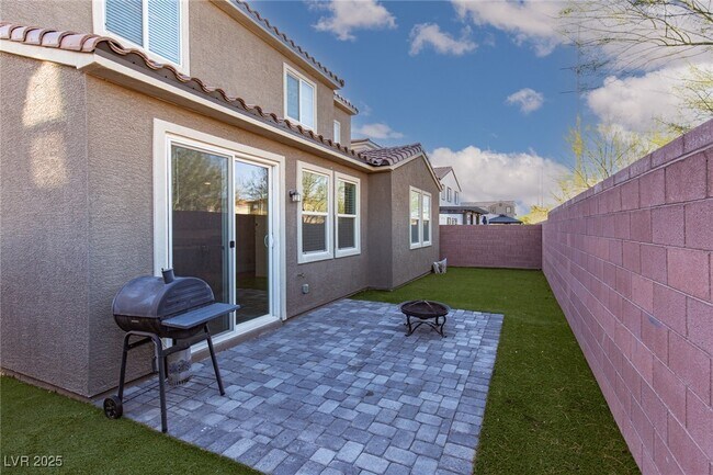 Building Photo - 5319 Wally St