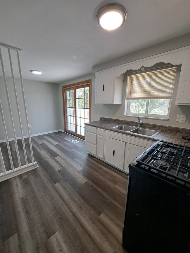 Building Photo - 517 Brinwood Ave