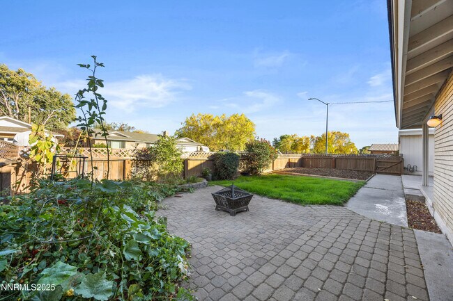 Building Photo - 601 Ivy St