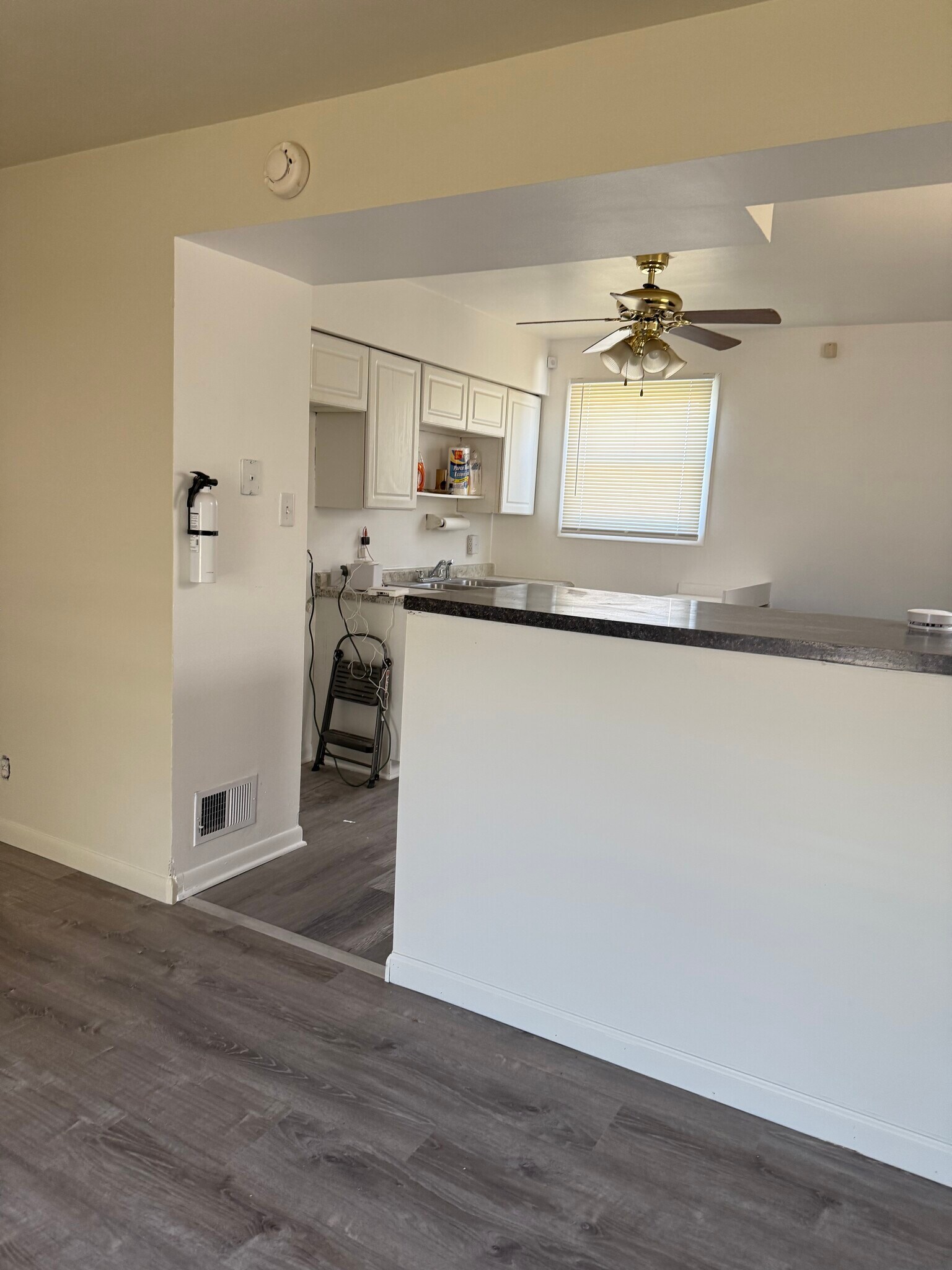 Building Photo - 7616 Howard Ave