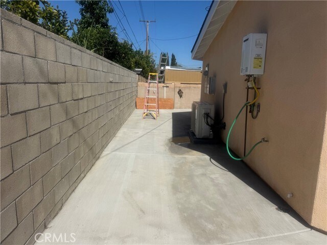 Building Photo - 7661 El Rovia Cir