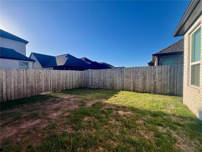 Building Photo - 3006 S 14th Pl