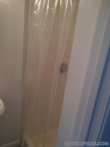 Building Photo - 1061 Beacon St