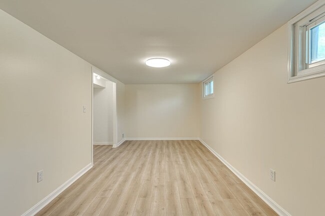 Building Photo - Charming 3+ BR single family home available now