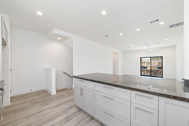 Building Photo - 11906 N Hoa Sen Cir