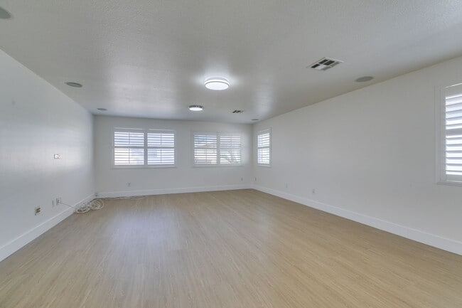 Building Photo - Fabulous Southern Highlands Property