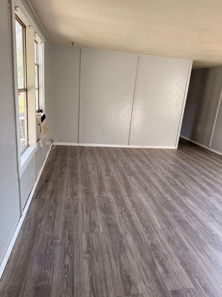 Building Photo - 2 B Harding St