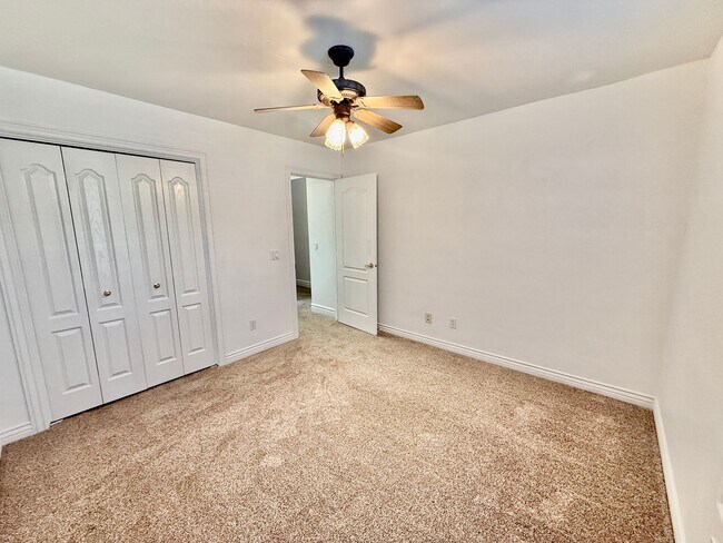 Building Photo - 4-BR Home in Shadow Mountain @ Green Valley