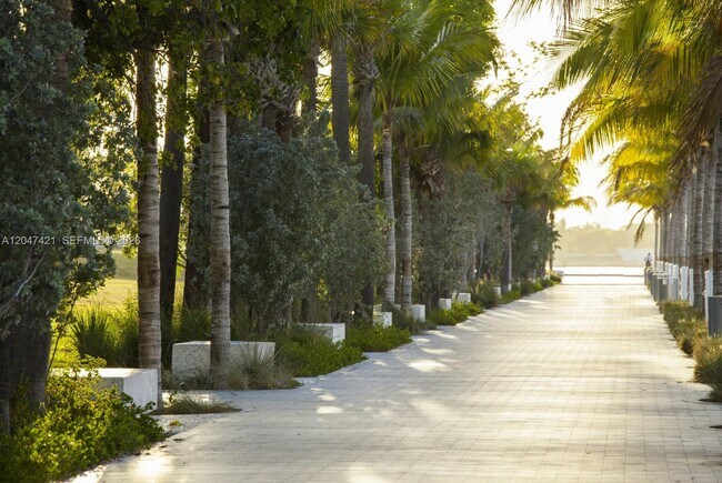 Building Photo - 900 Biscayne Blvd