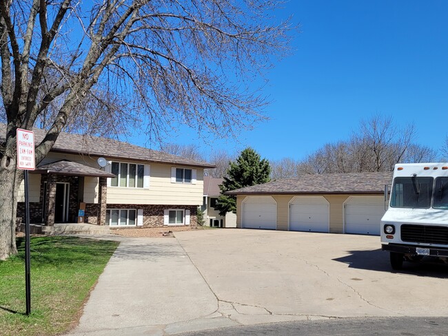 Primary Photo - 1006 Emerald Ct