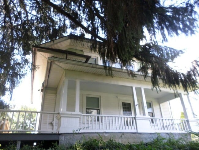 Building Photo - 1075 Cambria St NE