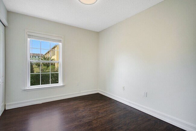 Building Photo - 2053 Dixie Belle Dr