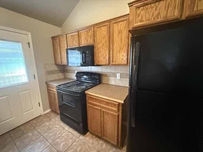 Building Photo - 4205 Cambridge Dr