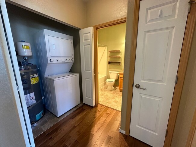 Building Photo - DuPont 2 bedroom 2 bath townhome