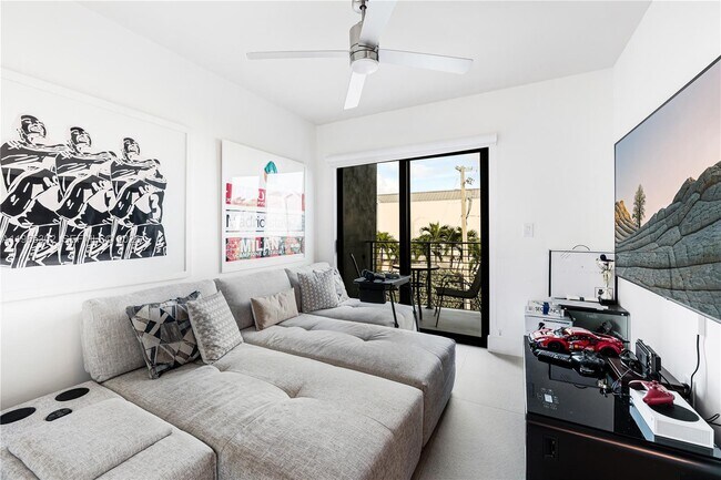 Building Photo - 640 Fernwood Rd