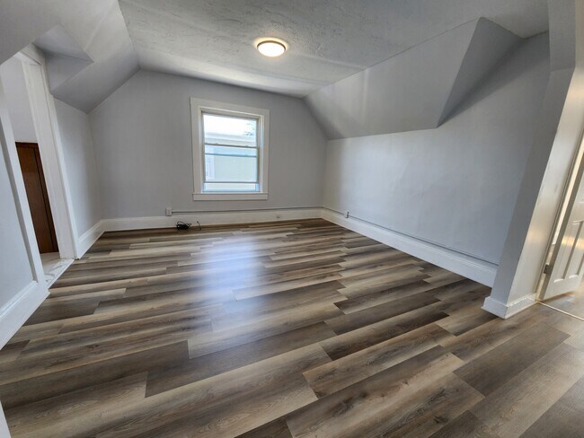 Building Photo - 37 Herrod Ave
