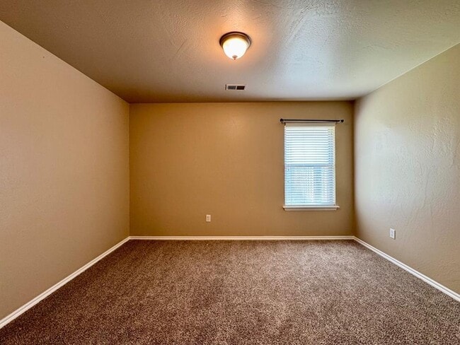 Building Photo - 422 Oregon Trail