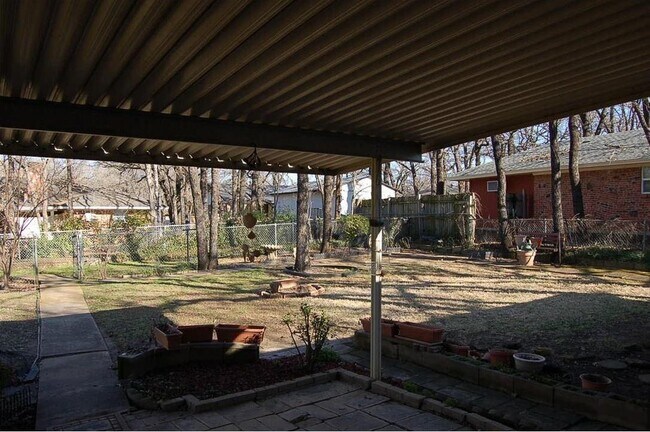 Building Photo - 214 Juniper St
