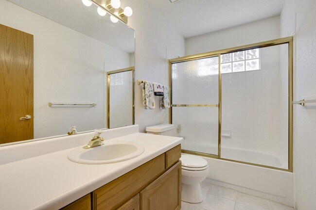 Building Photo - 3 Bedroom, 3 Bathroom backing to Southridg...