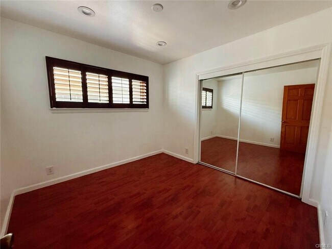 Primary Photo - 7029 Bellaire Ave