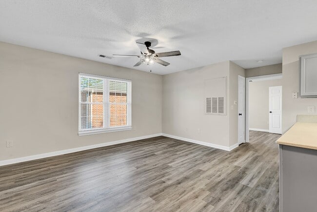 Building Photo - If you choose Autumn Chase we will both be LUCKY!!