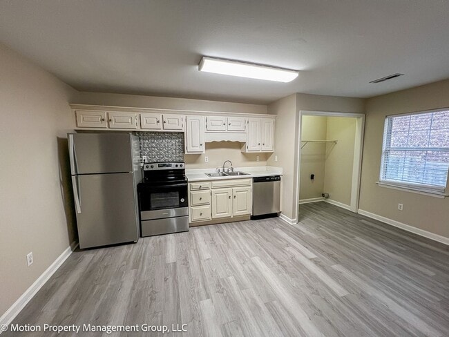 Building Photo - 1632 Hamlet Dr