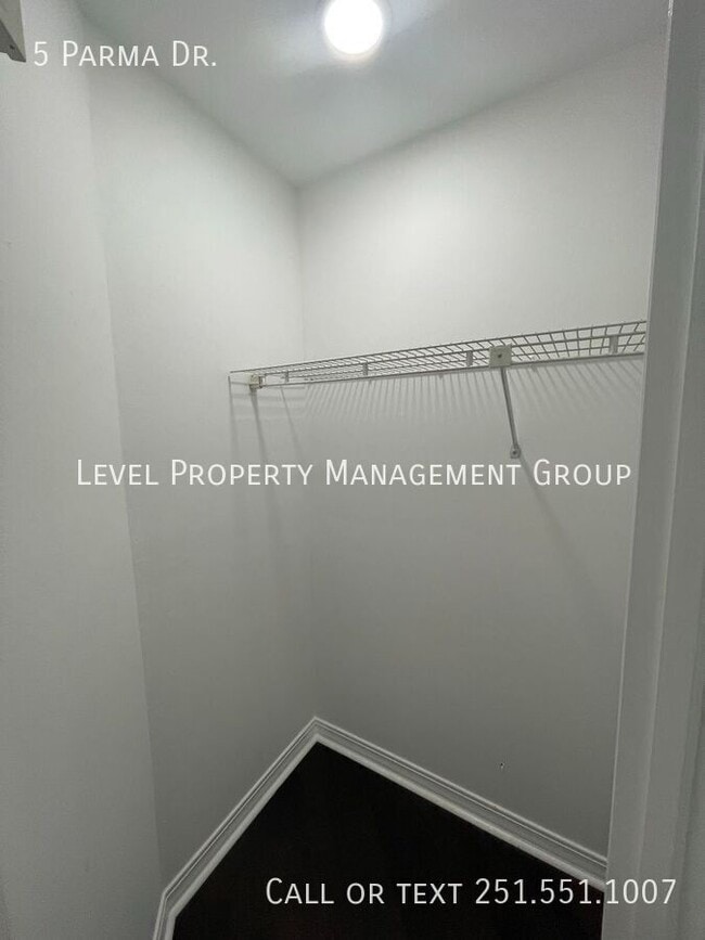 Building Photo - 5 Parma Dr