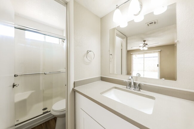 Building Photo - 4124 N 106th Ave