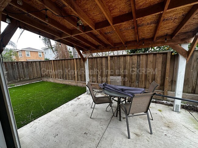 Building Photo - 2608 Greenleaf St