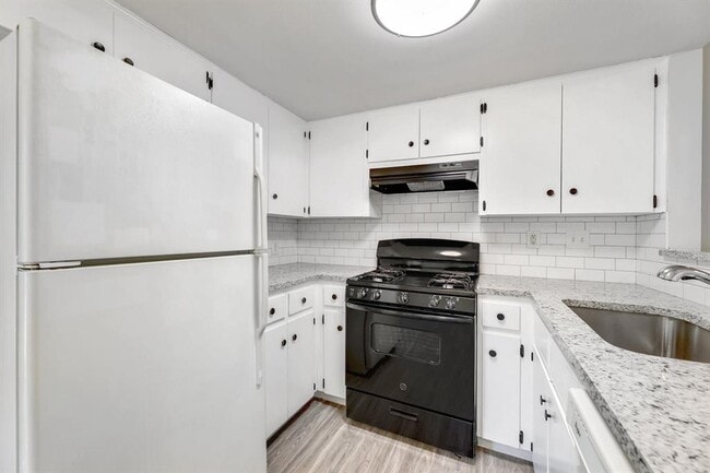 Building Photo - 1802 Rawhide Dr