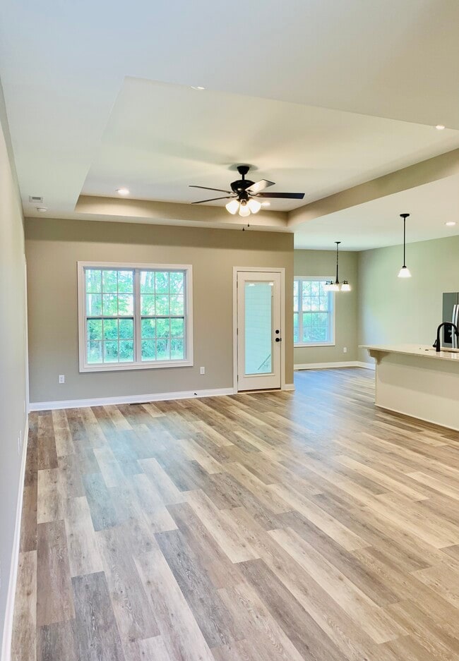 Building Photo - 850 McIntyre St