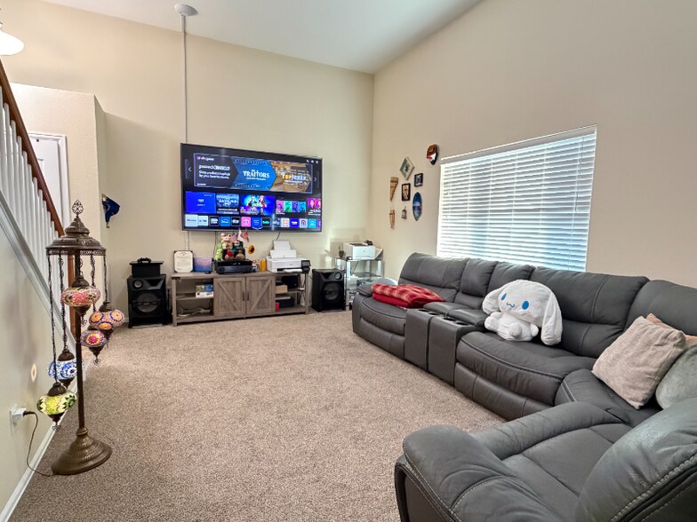 Building Photo - 7653 Canyon Oak Dr